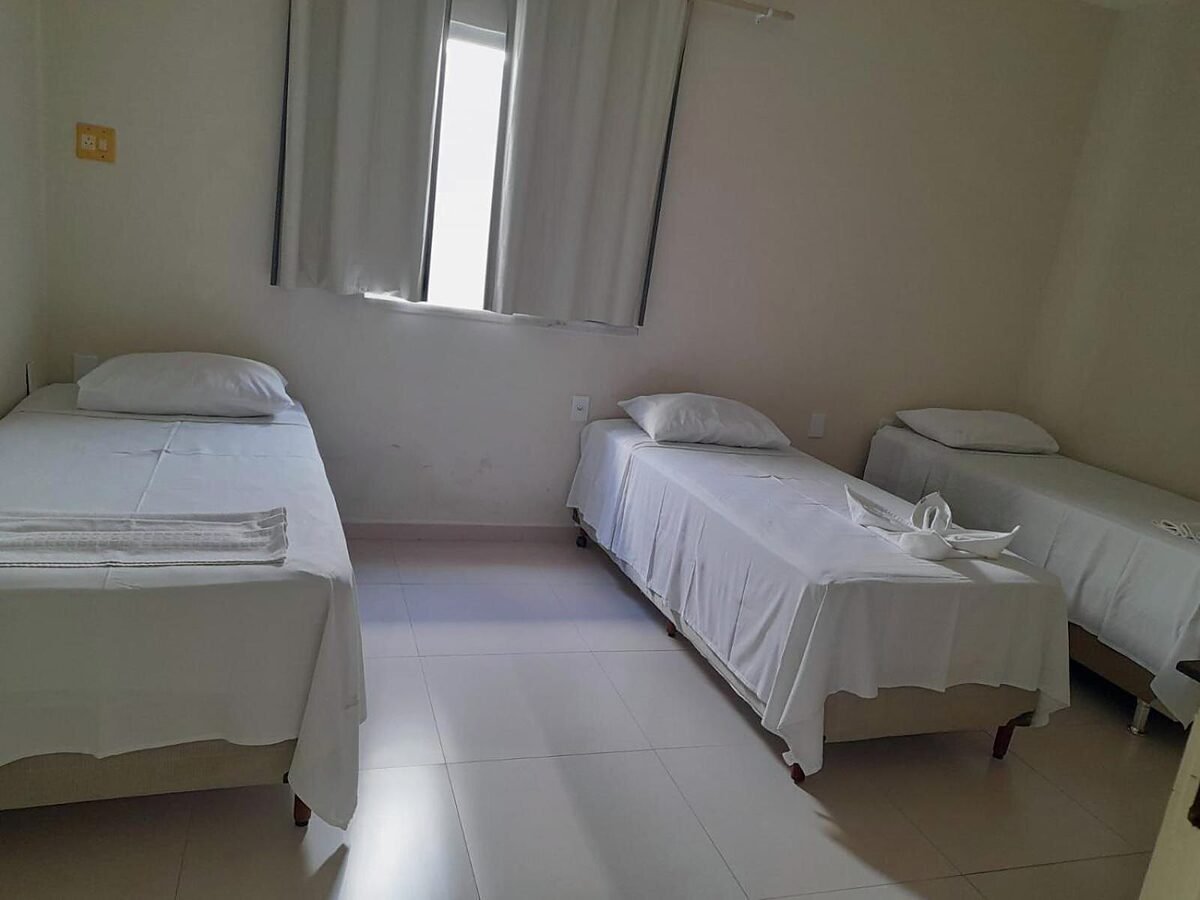 Quarto triplo da Pousada Oliveira.